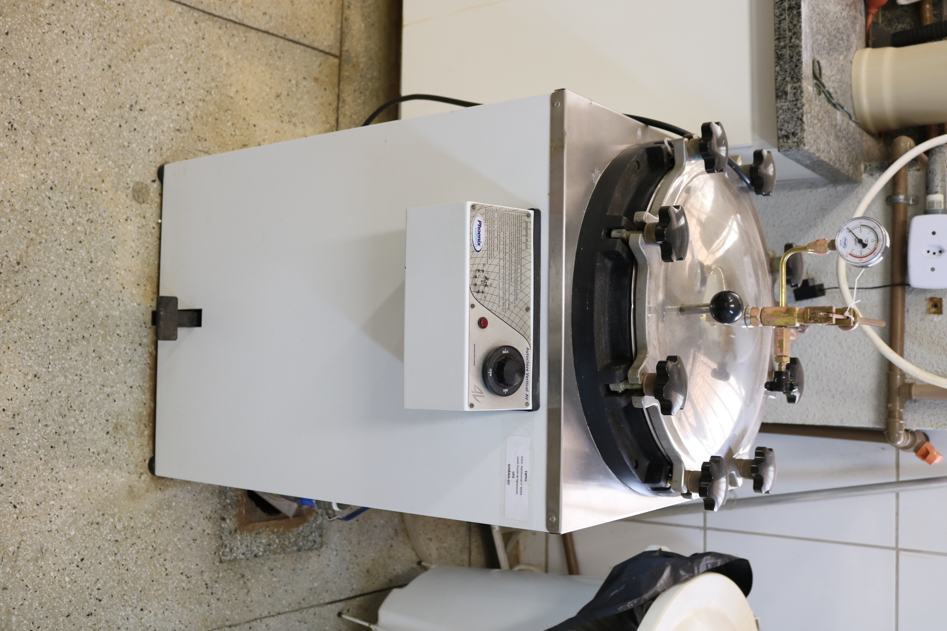 Autoclave_-_marca__Phoenix_Luferco___modelo__AV-75_1.JPG