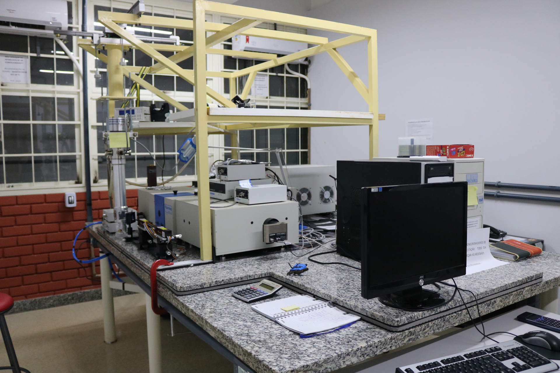 Espectrofluor__metro_Horiba_Jobin_Yvon_FL-3-221.JPG