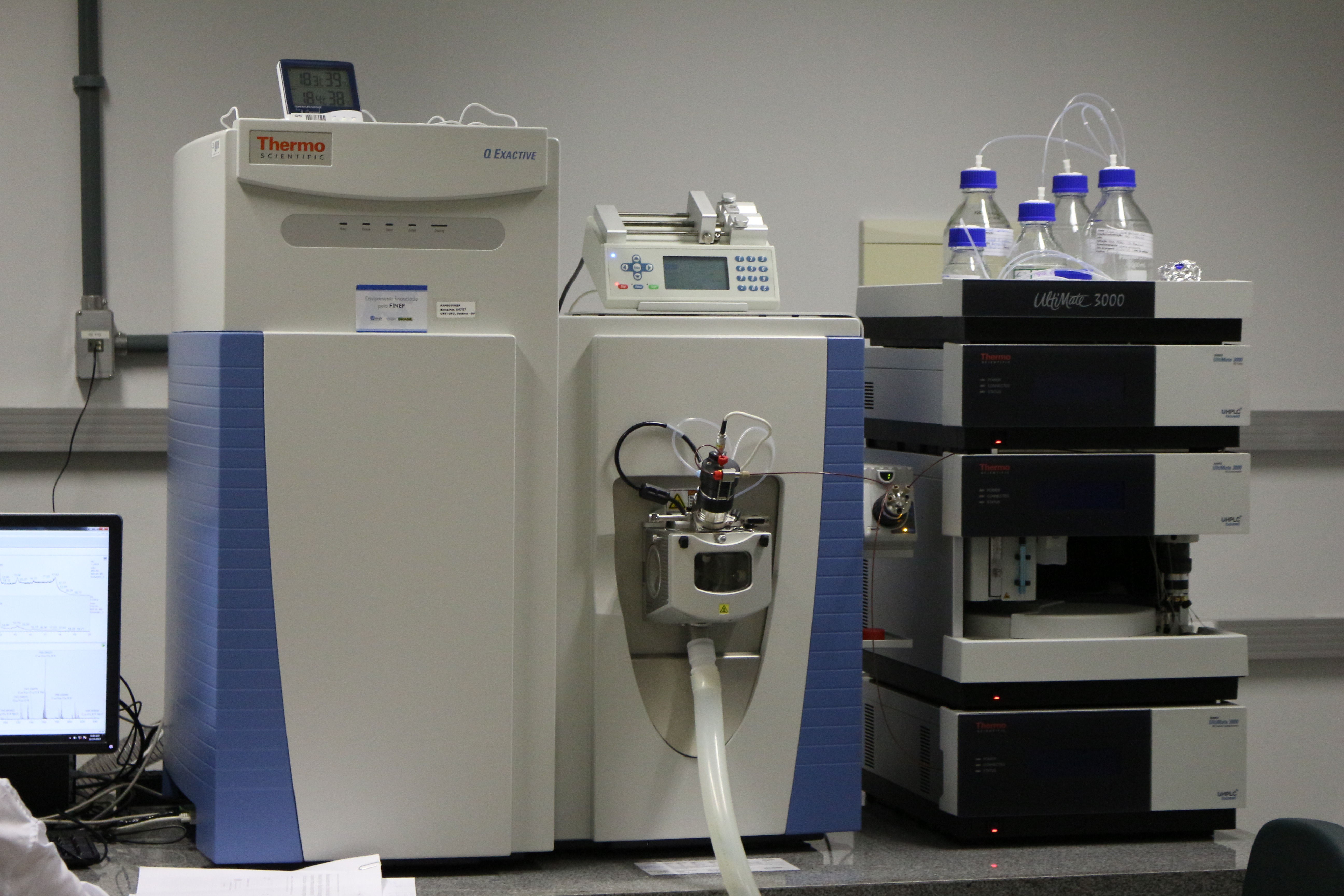 Sistema_de_Cromatografia_Li__quida_acoplada_a_Espectrometria_de_Massas_de_Alta_Resoluc__a__o__UHPLC-MS_MS_Orbitrap_FT-MS_.jpg