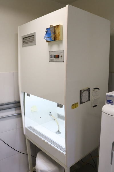 Capela_de_fluxo_laminar_marca_Veco_modelo_MM_200_6005.JPG