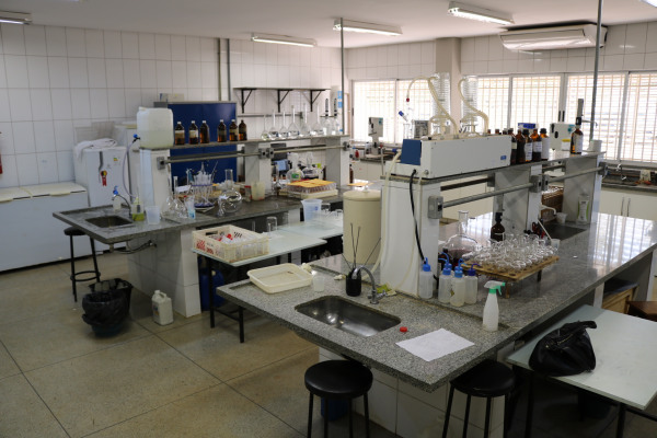Laborato__rio_de_Ana__lise_Foliar_e_Fertilizantes_Visa__o_Geral.JPG